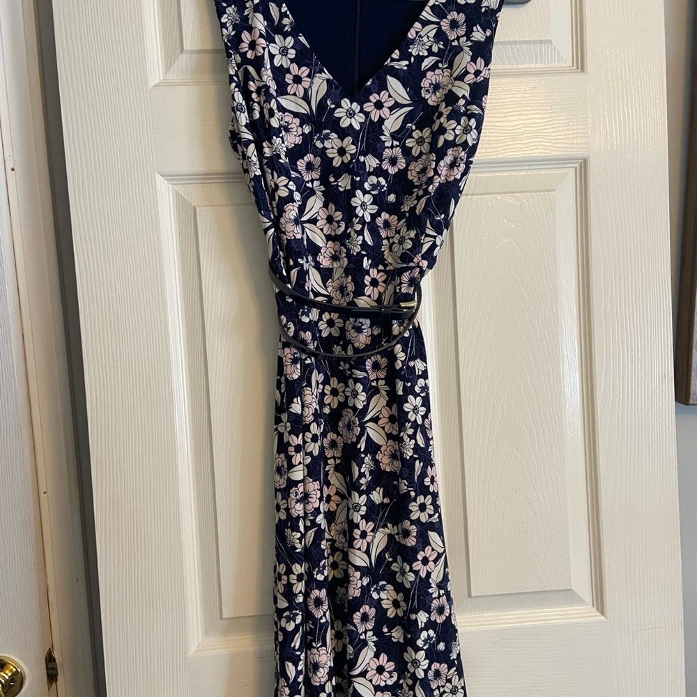 Perfect and timeless spring dress by Tommy Hilfiger.  Size 14